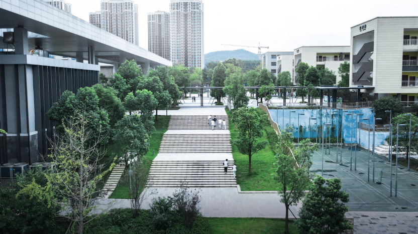 <dd><p><strong>委托业主：</strong>重庆北新巴蜀中学校</p><p><strong>项目位置：</strong>重庆市合川区</p><p><strong>景观面积：</strong>136000 ㎡</p><p><strong>项目介绍：</strong>以安全性、便捷性、文化性为导则突出校文校训精神；聚山汇水，形成寓教于乐，清静自然的校园景观。营造有文化特色、创新开放、自然生态的现代校园环境。</p><p>立足学术、家长、教师等不同人群的需求，营造积极上进、开放包容、轻松阳光的户外体验空间。</p><p><br/></p></dd>